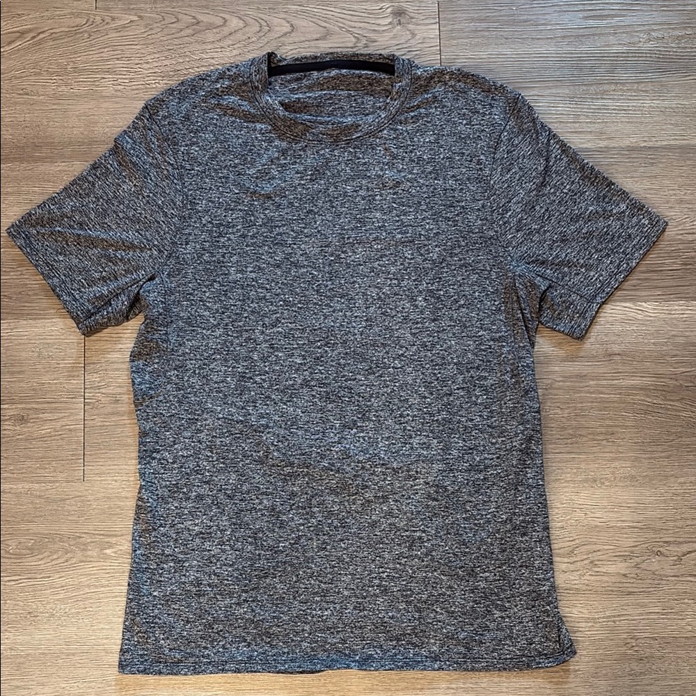 Lululemon Men's Gray T-Shirt